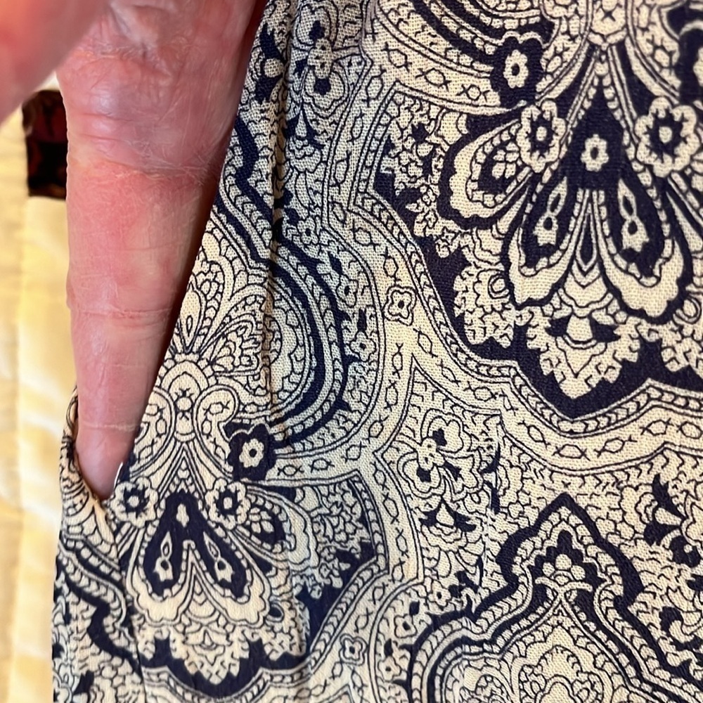 Hem & Thread Women’s Tan And Blue Paisley Jumpsuit Size Small NWT - Picture 7 of 11